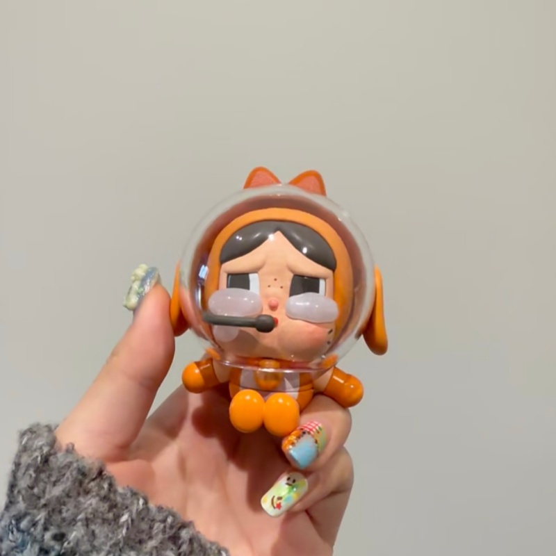 Model Kit Figure - Véritable Popmart Crybaby Space Cat Orange