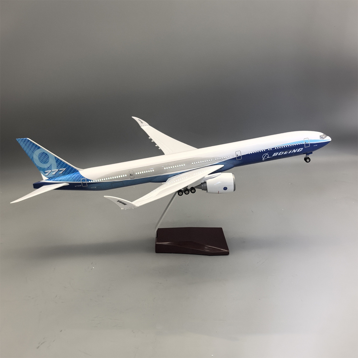Maquette d'avion B777-9X à l'é - Model Kit Ixchel avis et prix